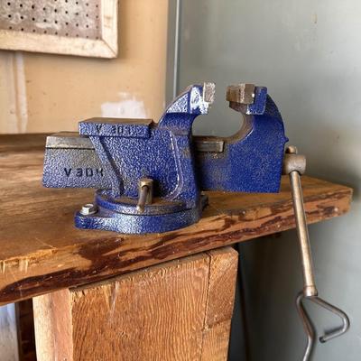 4" SWIVEL BENCH VISE WITH ANVIL