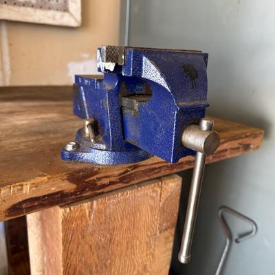 4" SWIVEL BENCH VISE WITH ANVIL