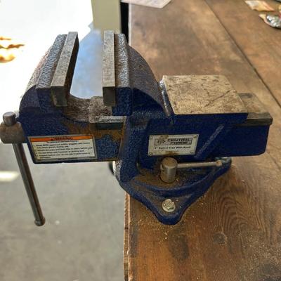 4" SWIVEL BENCH VISE WITH ANVIL