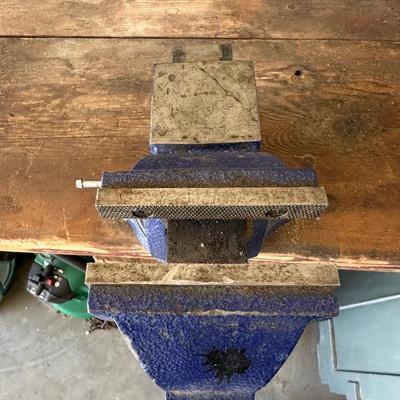4" SWIVEL BENCH VISE WITH ANVIL