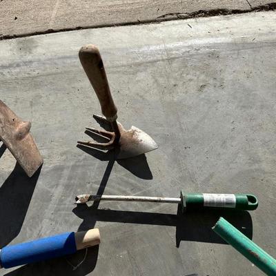 GARDEN AND YARD HAND TOOLS