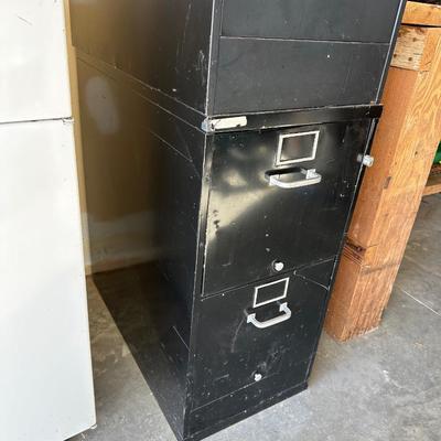 TWO 2 DRAWER METAL FILING CABINETS WITH HOME IMPROVEMENT BOOKS