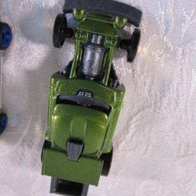 5 Hot Wheels cars