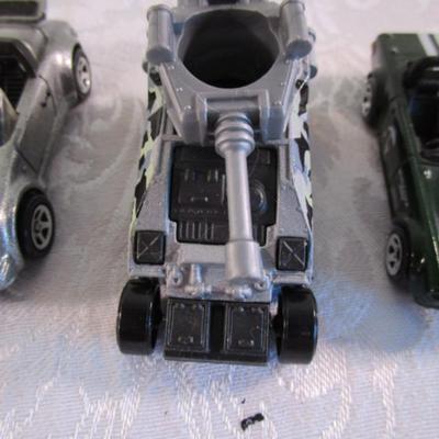 5 Hot Wheels cars