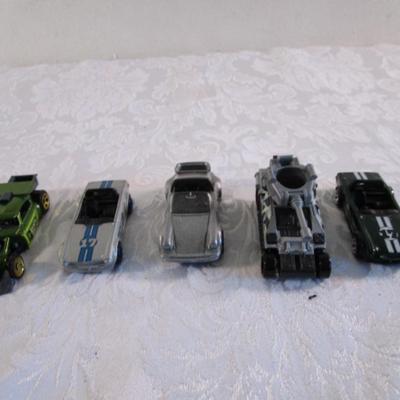 5 Hot Wheels cars