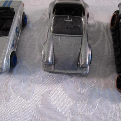 5 Hot Wheels cars