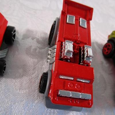 5 Hot Wheels cars