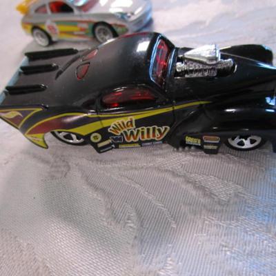 5 Hot Wheels cars