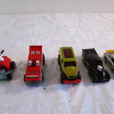 5 Hot Wheels cars