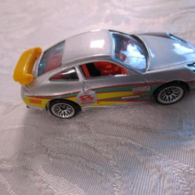 5 Hot Wheels cars
