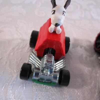 5 Hot Wheels cars