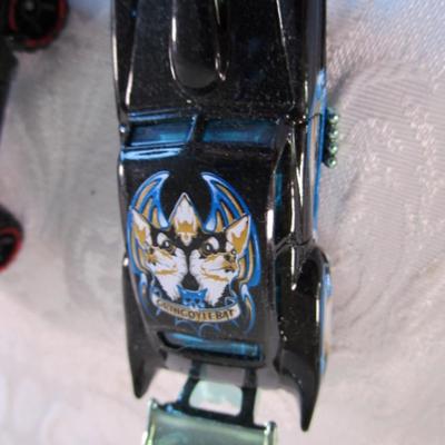 5 Hot Wheels cars