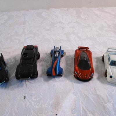 5 Hot Wheels cars