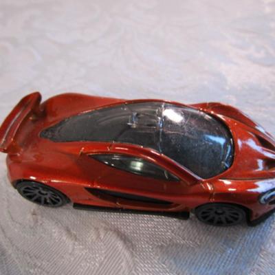 5 Hot Wheels cars