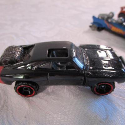 5 Hot Wheels cars