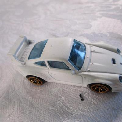 5 Hot Wheels cars