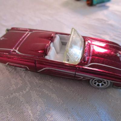 5 Hot Wheels cars