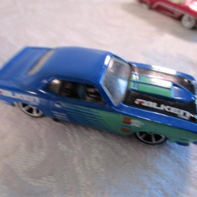 5 Hot Wheels cars