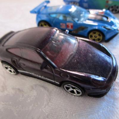 5 Hot Wheels cars