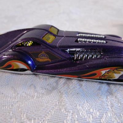 5 Hot Wheels cars