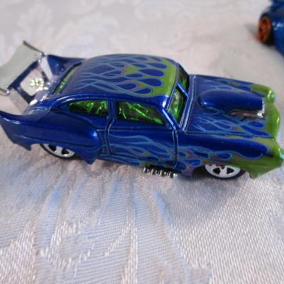 5 Hot Wheels cars