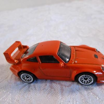 5 Hot Wheels cars