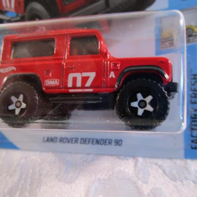 2 Hot Wheels cars