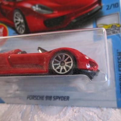 2 Hot Wheels cars