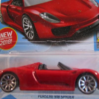 2 Hot Wheels cars