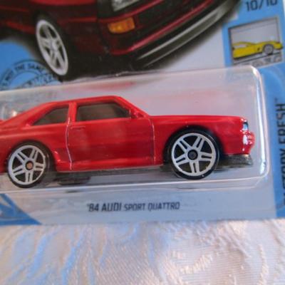2 Hot Wheels cars