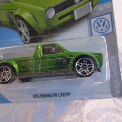 2 Hot Wheels cars