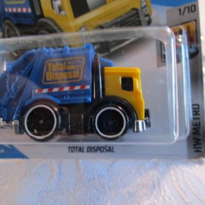 2 Hot Wheels cars