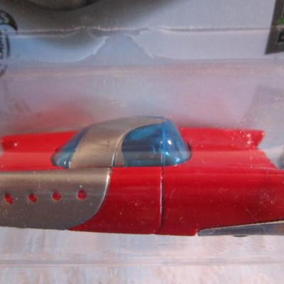 2 Hot Wheels cars
