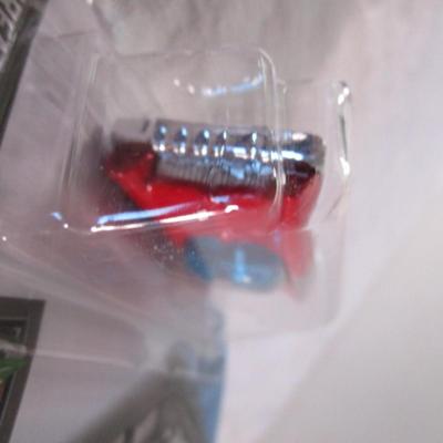 2 Hot Wheels cars