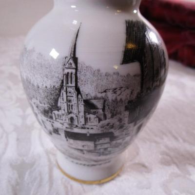 Small bud vase with cityscape on it