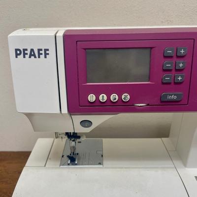 Quilt Style Pfaff Sewing Machine Model 2042