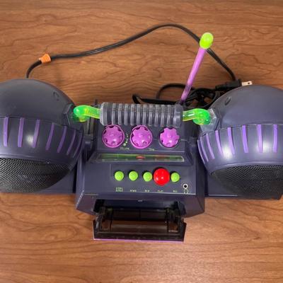 LOT 2A: 1995 Nickelodeon Blast Box AM/FM Radio Cassette Player (Works)