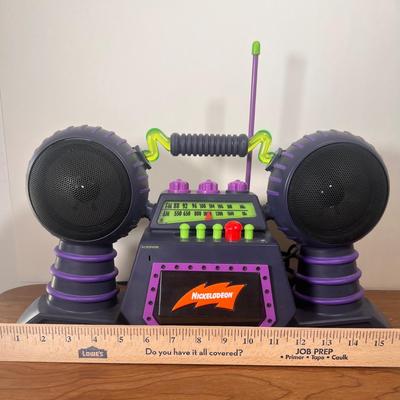 LOT 2A: 1995 Nickelodeon Blast Box AM/FM Radio Cassette Player (Works)