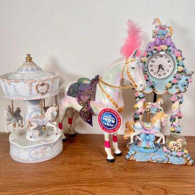 LOT 5B: Ringling Bros Circus Pony, 2002 Decorative Clock & Carousel Windup “Michelle”