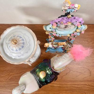 LOT 5B: Ringling Bros Circus Pony, 2002 Decorative Clock & Carousel Windup “Michelle”