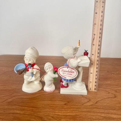 LOT 25B: Department 56 Snowbabies - You Are My Sunshine Bee Music Box, 2001 Let's Pretend "Teacher's Helper," 2003...