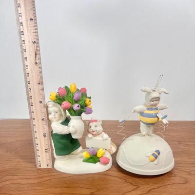 LOT 25B: Department 56 Snowbabies - You Are My Sunshine Bee Music Box, 2001 Let's Pretend "Teacher's Helper," 2003...