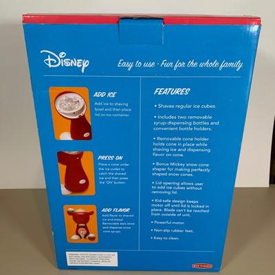 LOT 42 B: NIP 2005 Disney Ice Shaver