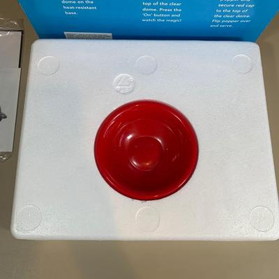 LOT 44 B: NIP 2004 Disney Popcorn Popper