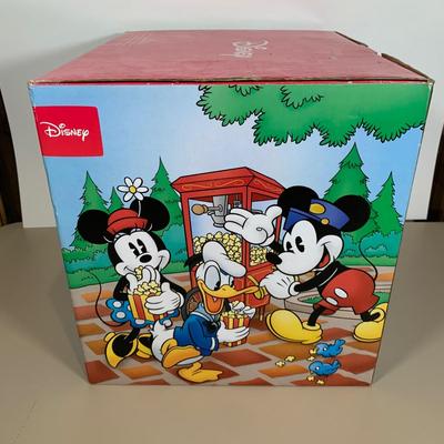 LOT 44 B: NIP 2004 Disney Popcorn Popper