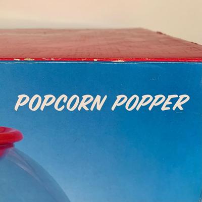 LOT 44 B: NIP 2004 Disney Popcorn Popper