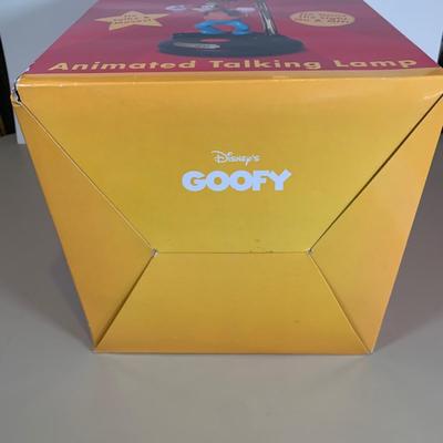 LOT 45 B: NIP Disney's Goofy Animated Talking Lamp Model #020082