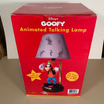 LOT 45 B: NIP Disney's Goofy Animated Talking Lamp Model #020082