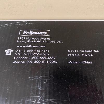 LOT 46 B: NIP Sealed Fellowes Powershred P-8C Cross Cut Paper Shredder Model #CRC34008