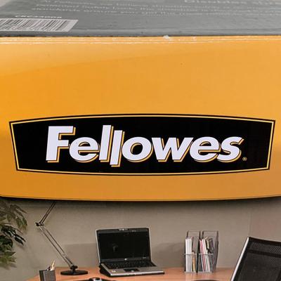 LOT 46 B: NIP Sealed Fellowes Powershred P-8C Cross Cut Paper Shredder Model #CRC34008